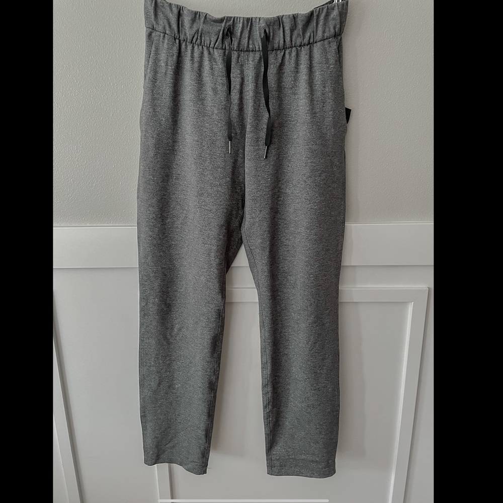 Rare Lululemon Heather Grey Joggers, Size 6!